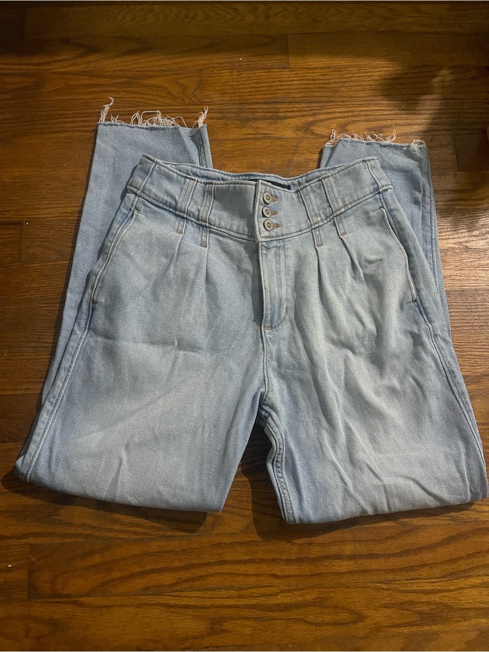 Hollister Ultra High-Rise Mom Jeans